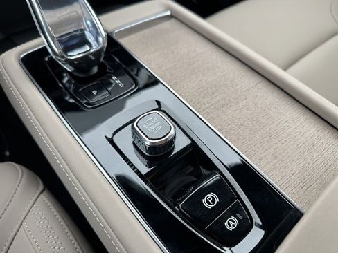 Certified 2025 Volvo XC90 B5 Plus image 30