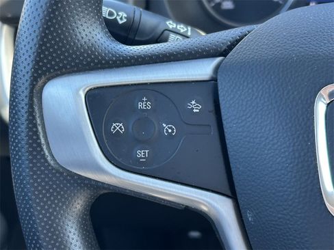 Used 2024 GMC Terrain SLE image 34