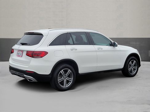 Used 2022 Mercedes-Benz GLC 300 image 2