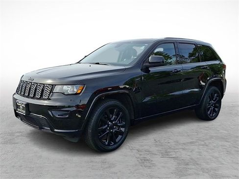 Used 2018 Jeep Grand Cherokee Altitude image 3