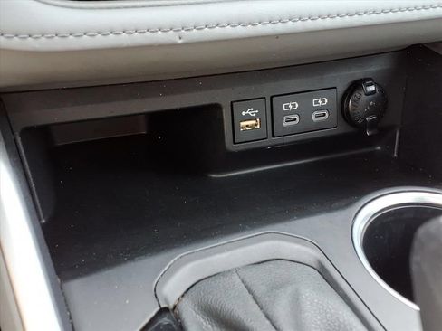 Used 2023 Toyota Highlander XLE FWD image 27