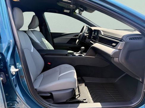 Used 2025 Toyota Camry SE w/ Convenience Package FWD image 14