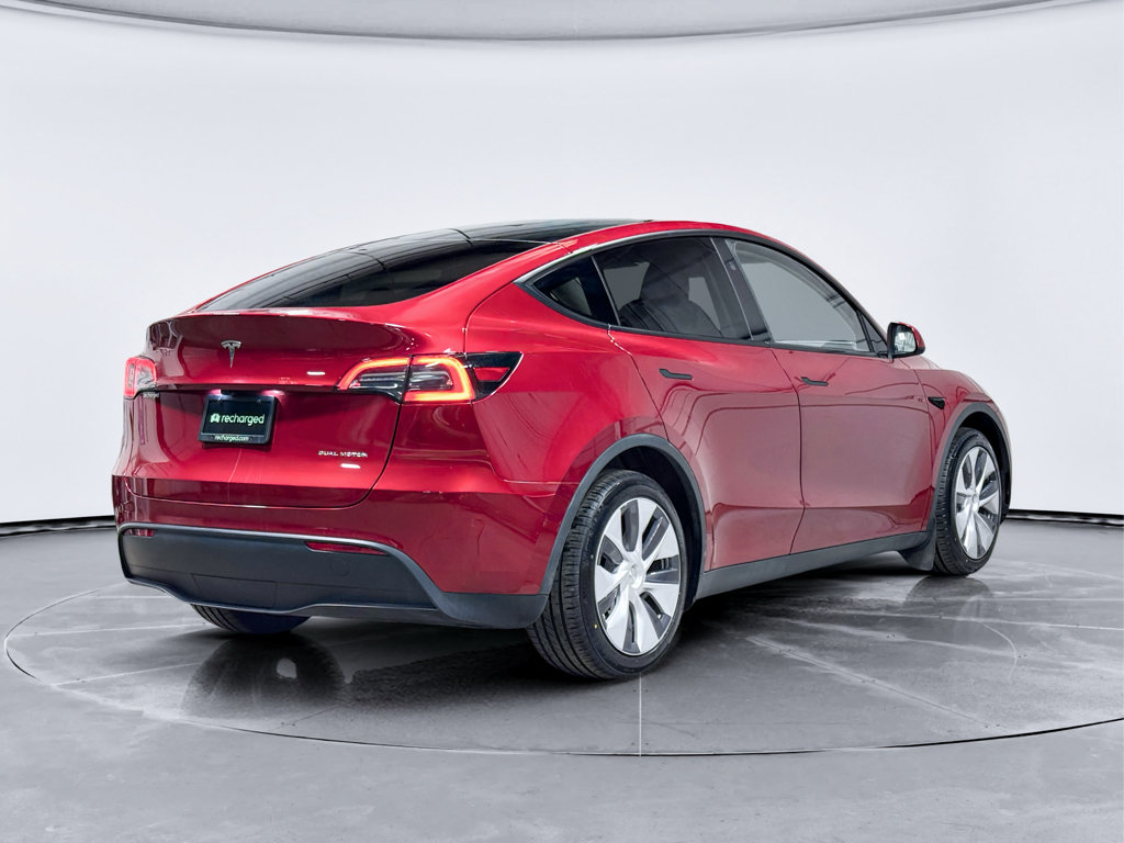 Used 2024 Tesla Model Y Long Range AWD/4WD image 3