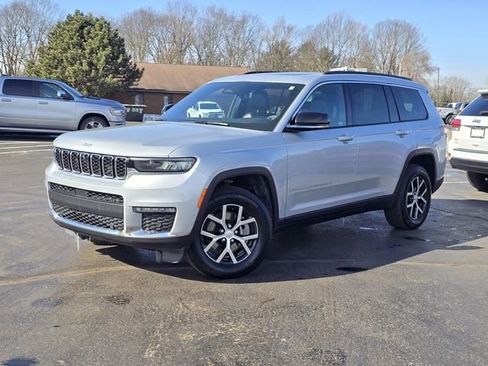 Used 2024 Jeep Grand Cherokee L Limited w/ Luxury Tech Group II image 37