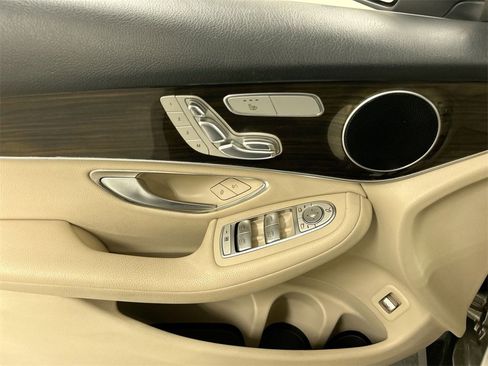 Used 2020 Mercedes-Benz GLC 300 4MATIC image 11