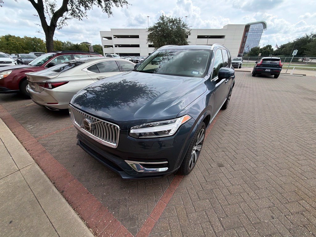 Used 2024 Volvo XC90 T8 Plus w/ Protection Package Premier AWD/4WD image 17