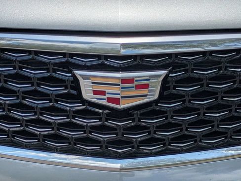 Used 2024 Cadillac XT4 Premium Luxury FWD image 13