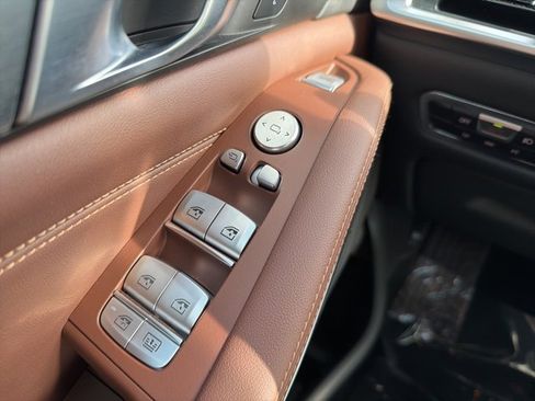 Certified 2023 BMW X7 xDrive40i w/ Executive Package image 17