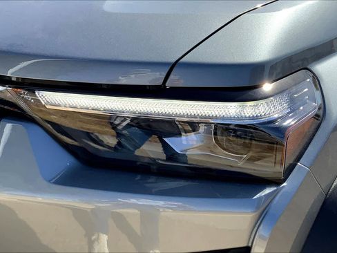 Used 2025 Chevrolet Colorado ZR2 w/ Technology Package image 27