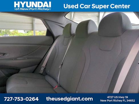 Used 2025 Hyundai Elantra SE FWD image 13