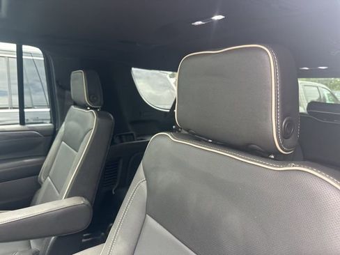 Used 2021 GMC Yukon XL SLT w/ SLT Premium Package AWD/4WD image 11