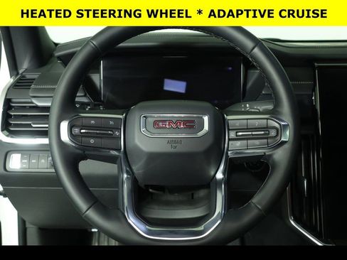 Used 2025 GMC Acadia Elevation image 8