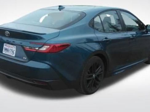 Used 2025 Toyota Camry SE FWD image 3