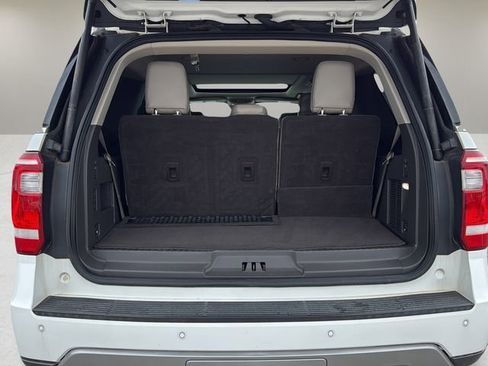 Used 2020 Ford Expedition XLT w/ Equipment Group 202A AWD/4WD image 14