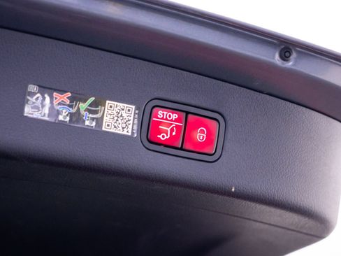 Used 2023 Mercedes-Benz GLC 300 4MATIC image 33