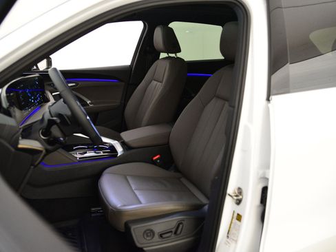 Certified 2025 Audi Q5 Premium w/ Convenience Package image 4