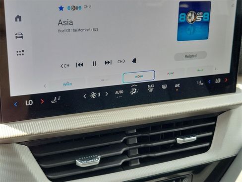Used 2025 Ford Explorer Active image 18