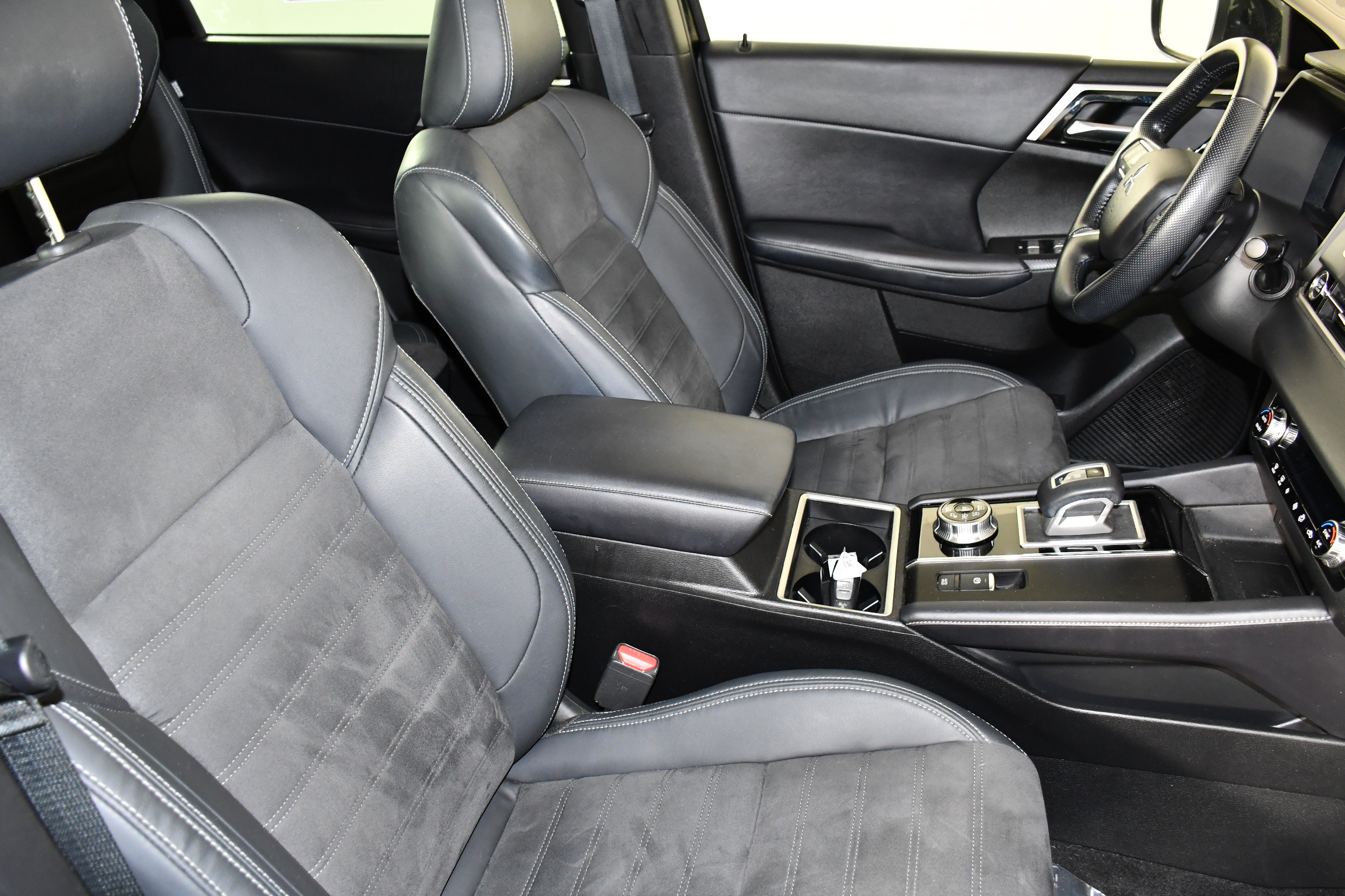 Used 2023 Mitsubishi Outlander SE AWD/4WD image 38