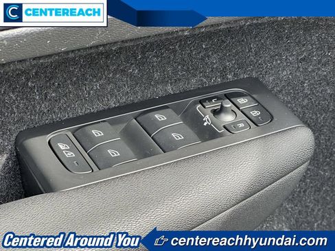 Used 2020 Volvo XC40 T5 R-Design image 15