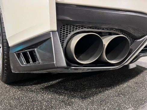 Used 2017 Nissan GT-R Premium image 19