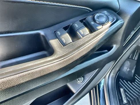 Used 2021 Chevrolet Traverse LT image 30