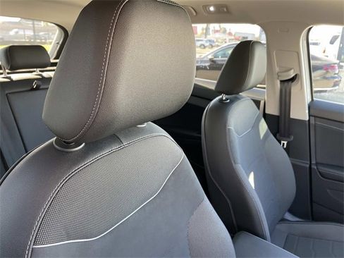 Used 2025 Volkswagen Taos SE image 29