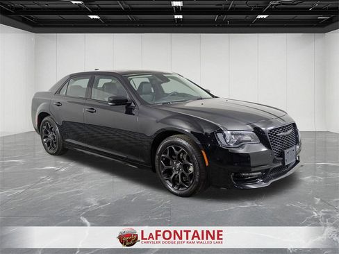 Used 2023 Chrysler 300 Touring L w/ Popular Equipment Group image 7