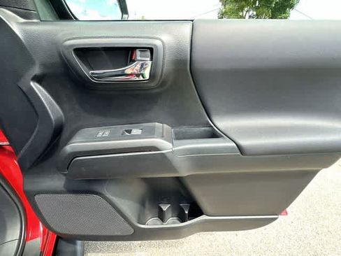 Used 2021 Toyota Tacoma TRD Off-Road w/ Technology Package AWD/4WD image 21