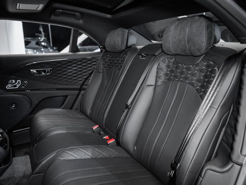 Used 2024 Bentley Flying Spur W12 image 24