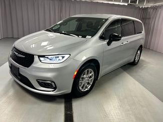 Used 2026 Chrysler Pacifica Select video 3