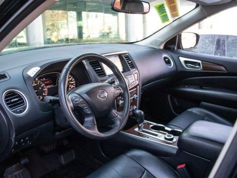 Used 2018 Nissan Pathfinder Platinum w/ Cargo Package image 11