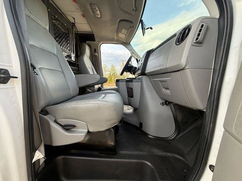 Used 2014 Ford E-250 and Econoline 250 w/ Power Group image 18
