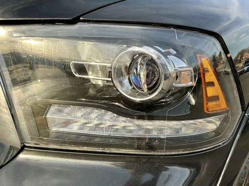 Used 2016 RAM 1500 Laramie w/ Convenience Group image 10