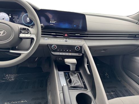 Used 2024 Hyundai Elantra SEL image 11