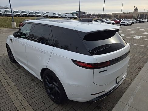 Used 2024 Land Rover Range Rover Sport Dynamic SE image 7