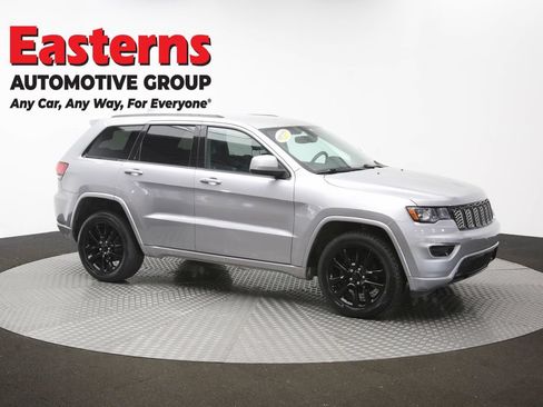 Used 2017 Jeep Grand Cherokee Altitude AWD/4WD image 47