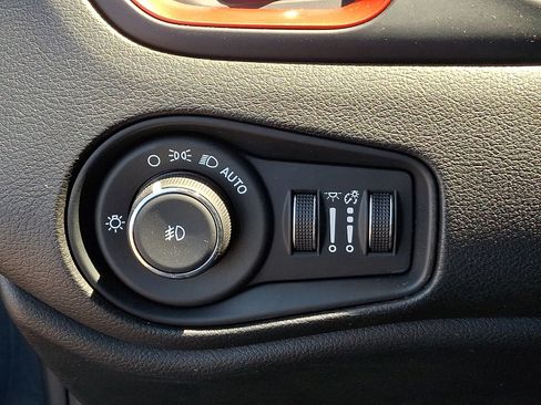 Certified 2022 Jeep Renegade Trailhawk AWD/4WD image 23