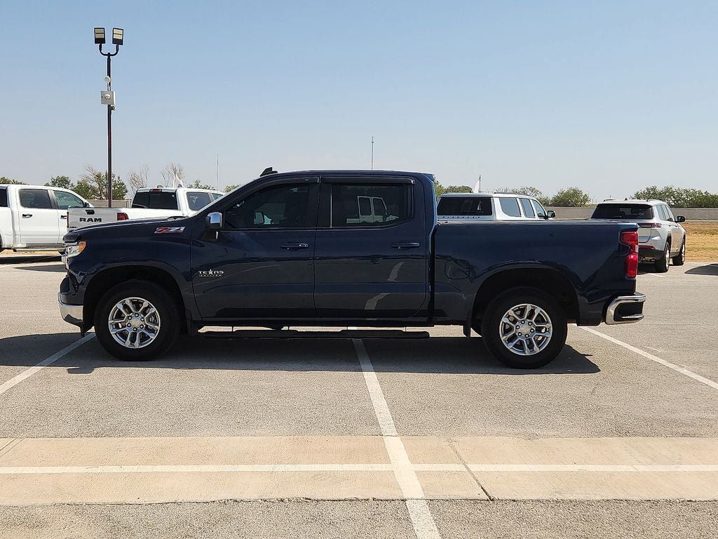 Used 2022 Chevrolet Silverado 1500 LT AWD/4WD image 2