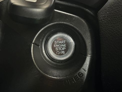 Used 2023 Jeep Renegade Latitude AWD/4WD image 23