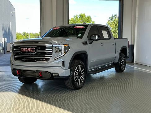 Used 2024 GMC Sierra 1500 AT4 w/ Technology Package AWD/4WD image 2
