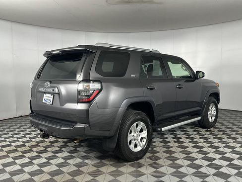 Used 2018 Toyota 4Runner SR5 AWD/4WD image 22