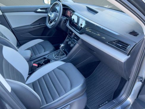 Used 2022 Volkswagen Taos SEL image 31