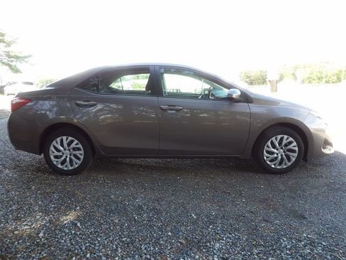 Used 2017 Toyota Corolla LE w/ Carpet Mat Package (TMS) FWD image 5