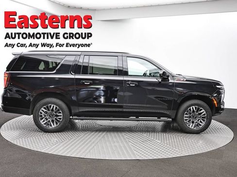 Used 2025 Chevrolet Suburban Z71 AWD/4WD image 4
