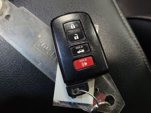 Used 2015 Toyota Camry XLE FWD image 19