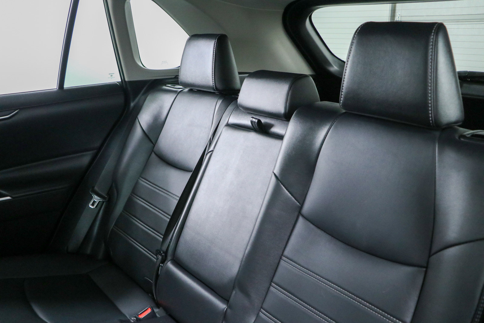Used 2022 Toyota RAV4 XLE Premium FWD image 25