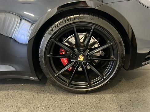 Certified 2024 Porsche 911 image 12