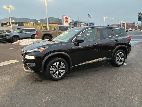 Used 2023 Nissan Rogue SV image 16