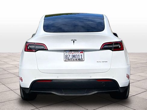 Used 2022 Tesla Model Y Long Range image 7