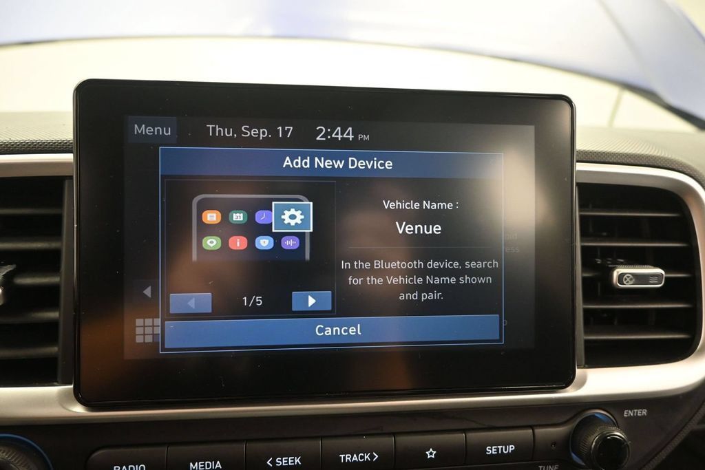 Used 2024 Hyundai Venue SEL FWD image 25